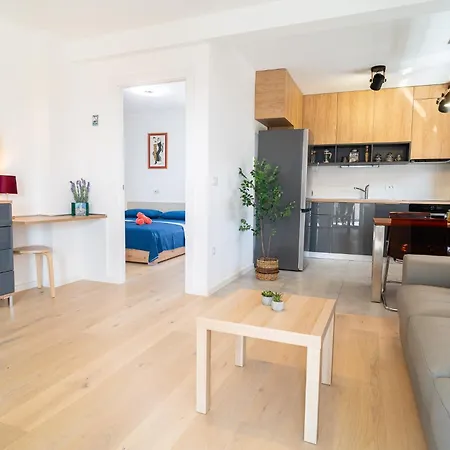 Duo Lipa By Belmont Realty Lägenhet *