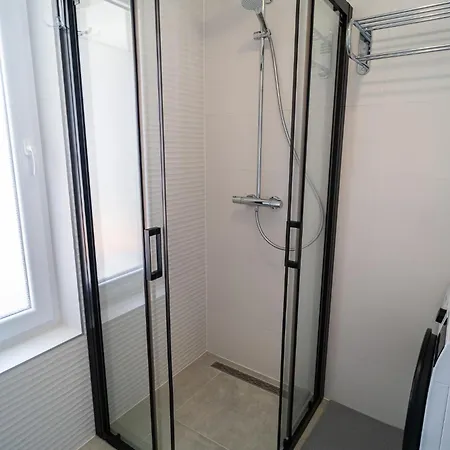 Duo Lipa By Belmont Realty דירה