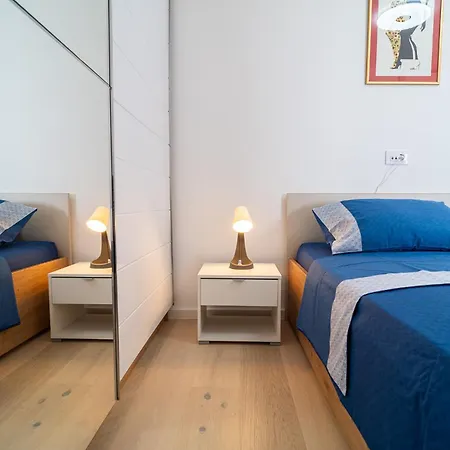 Duo Lipa By Belmont Realty * זאדאר